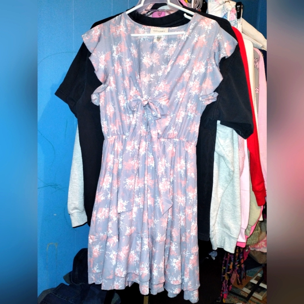 Saints & Hearts NWOT Floral Dress with Bow Detail - Picture 2 of 4